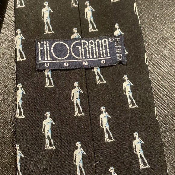 Michelangelo’s David statue tie black - Picture 3 of 4